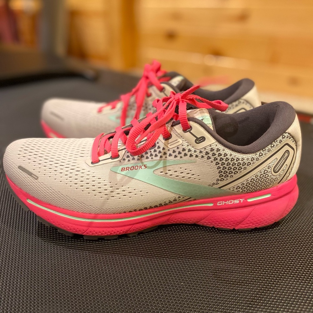 Brooks Ghost 14 Gray/Pink Women’s Size 11